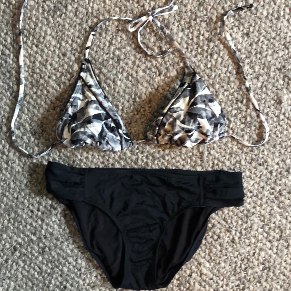 Athleta triangle bikini top Large. Bottoms not included.